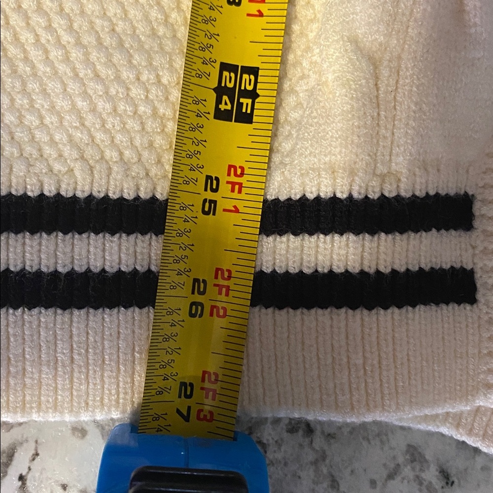 Women’s Cream Cable Knit V-Neck Sweater with Navy Trim size XS mall - Picture 15 of 15